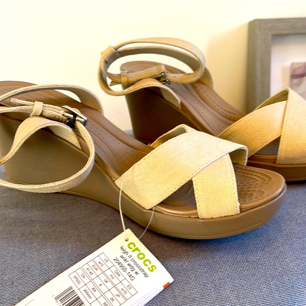NWT CROCS wedges tan size 10